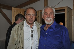 BACKSTAGE: Mr. Rogers con il patron della Country Night, Marcel Bach (Copyright: PIERRE KHIM & HéLèNE DODET - ART PHOTO GSTAAD)