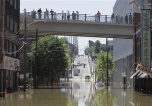 Downtown Nashville sommerso dalle acque del fiume 